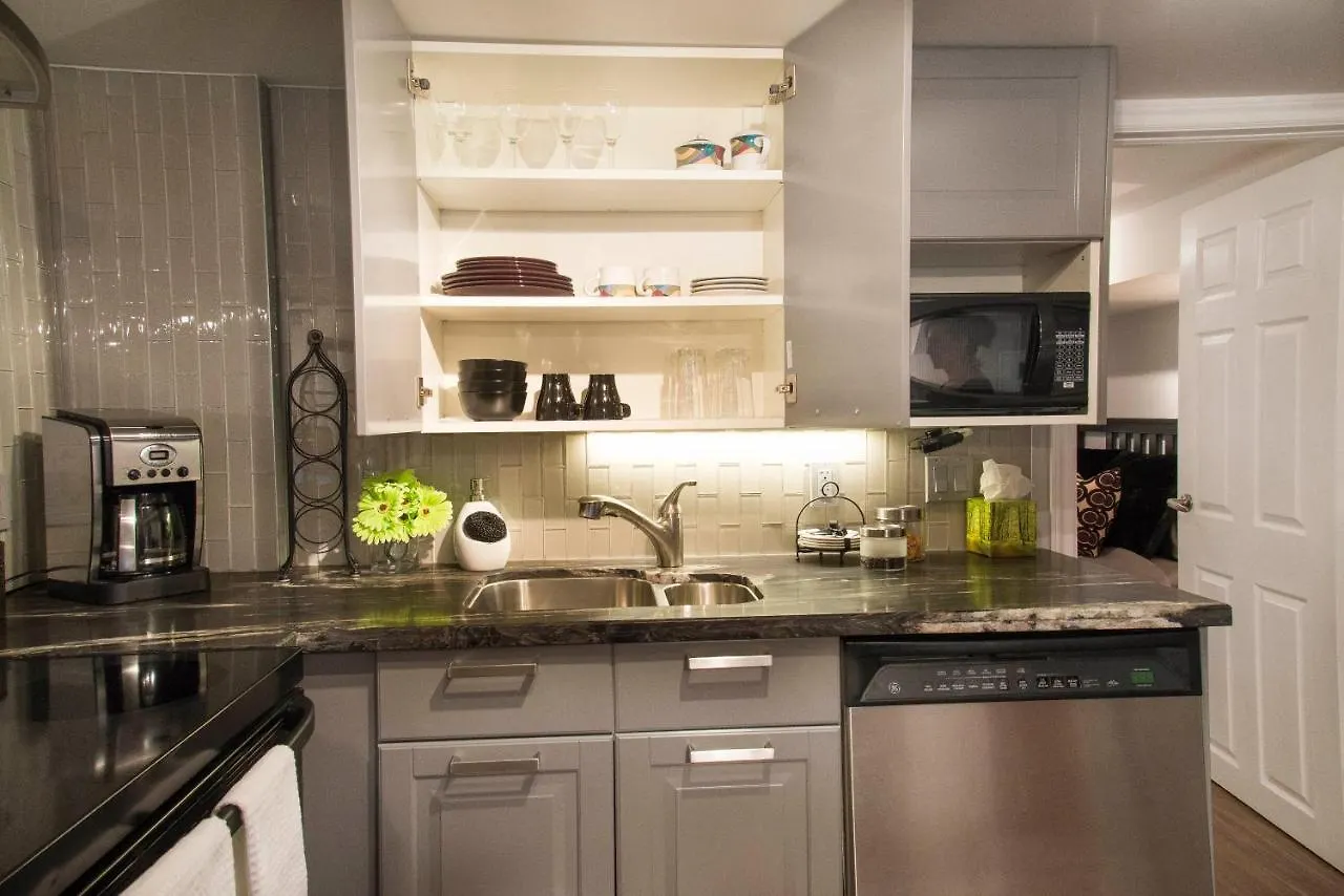 Charming Downtown Pied-à-Terre Appartamento Toronto