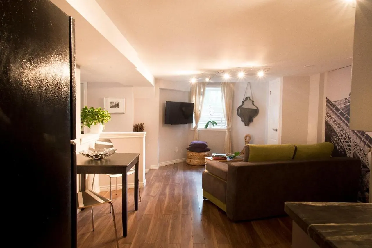 Charming Downtown Pied-à-Terre Appartamento Toronto