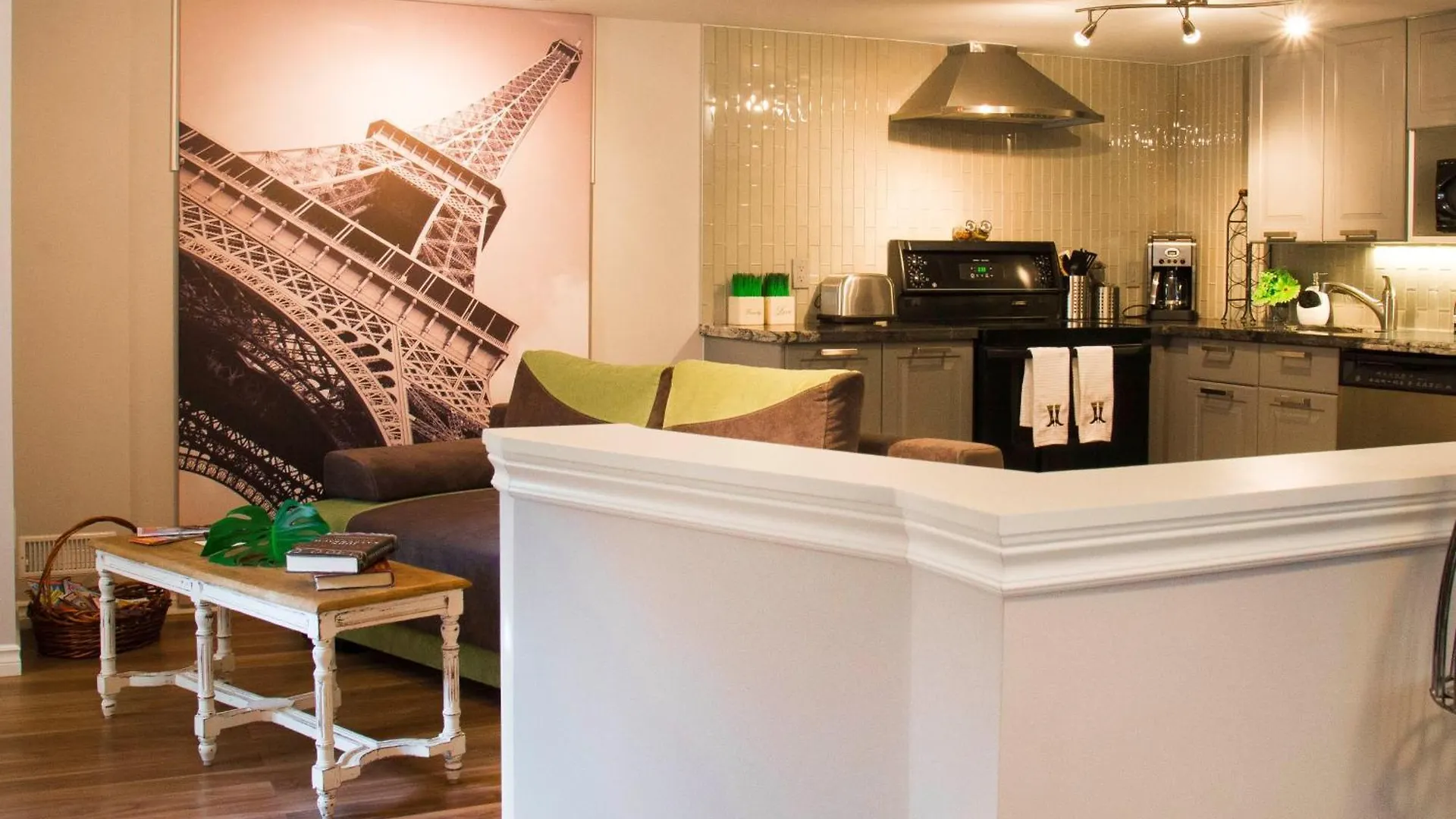 Charming Downtown Pied-à-Terre Appartamento Toronto